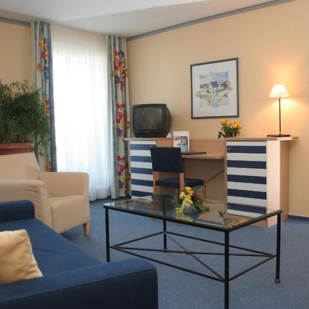 Hotel & Restaurant Seebruecke Цингст Экстерьер фото