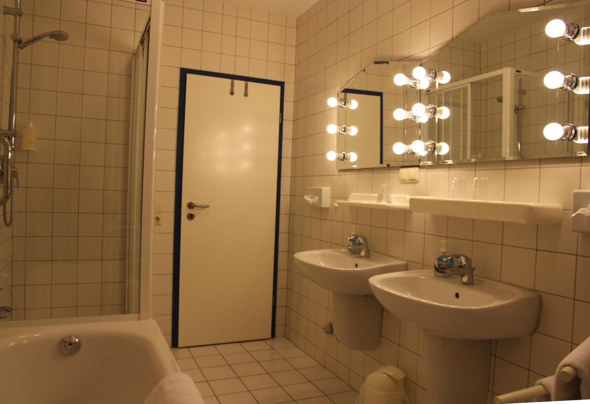 Hotel & Restaurant Seebruecke Цингст Экстерьер фото